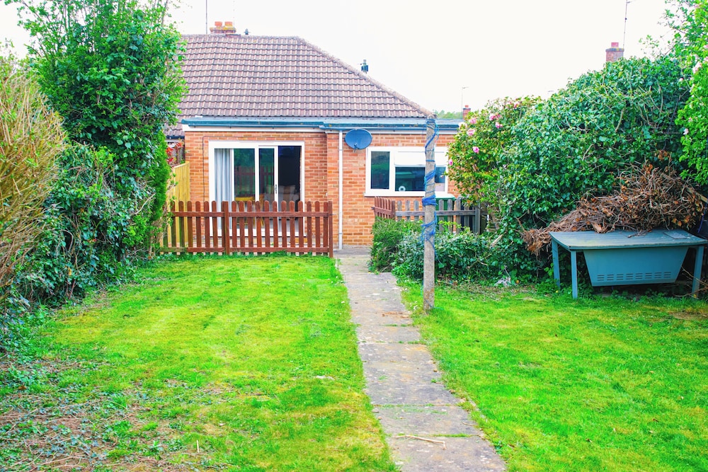 3 Bed - Sleeps 4 - Free Parking - Private Garden