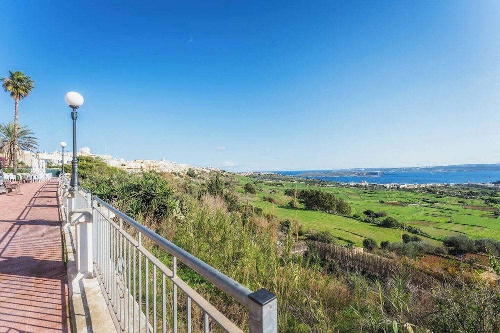 Bright Apartment With Sea Valley Views BBQ