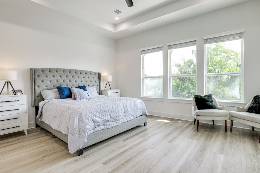 Townhome 2 Mi to Hermann Park, Zoo & Museums!
