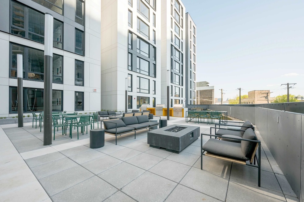 Lincoln Park 8BR Prime Spot Easy City Access