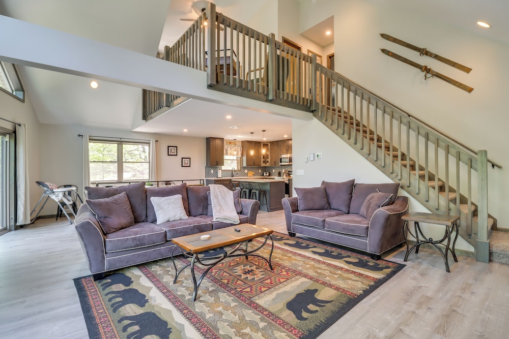 Hot Tub & Community Beach: Albrightsville Home!