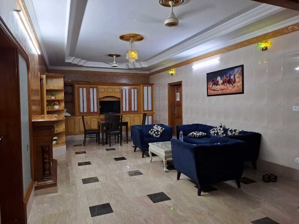 Royal Luxus Executive Guest House