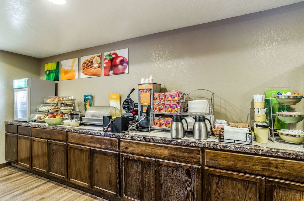 Buffalo Vacations - Quality Inn - Property Image 8