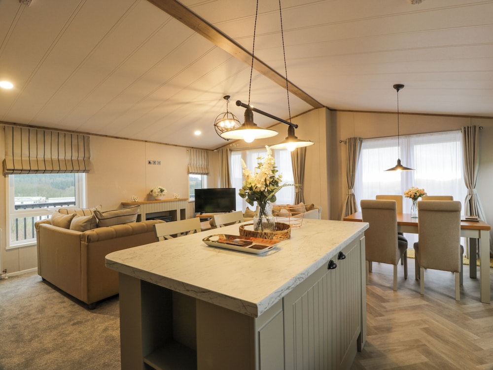 Debonair Lodge