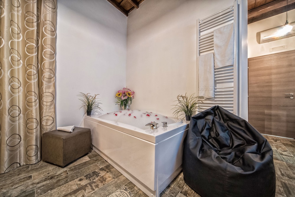 StarHome NAVONA