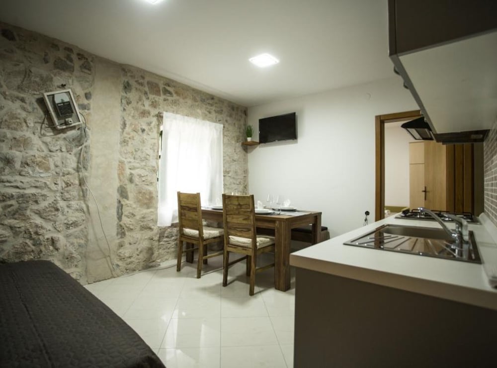 Apartments Stone House Murter