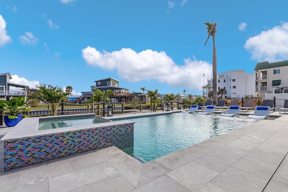 749 Paradise Pointe New Luxury Build 7 Bedroom Home