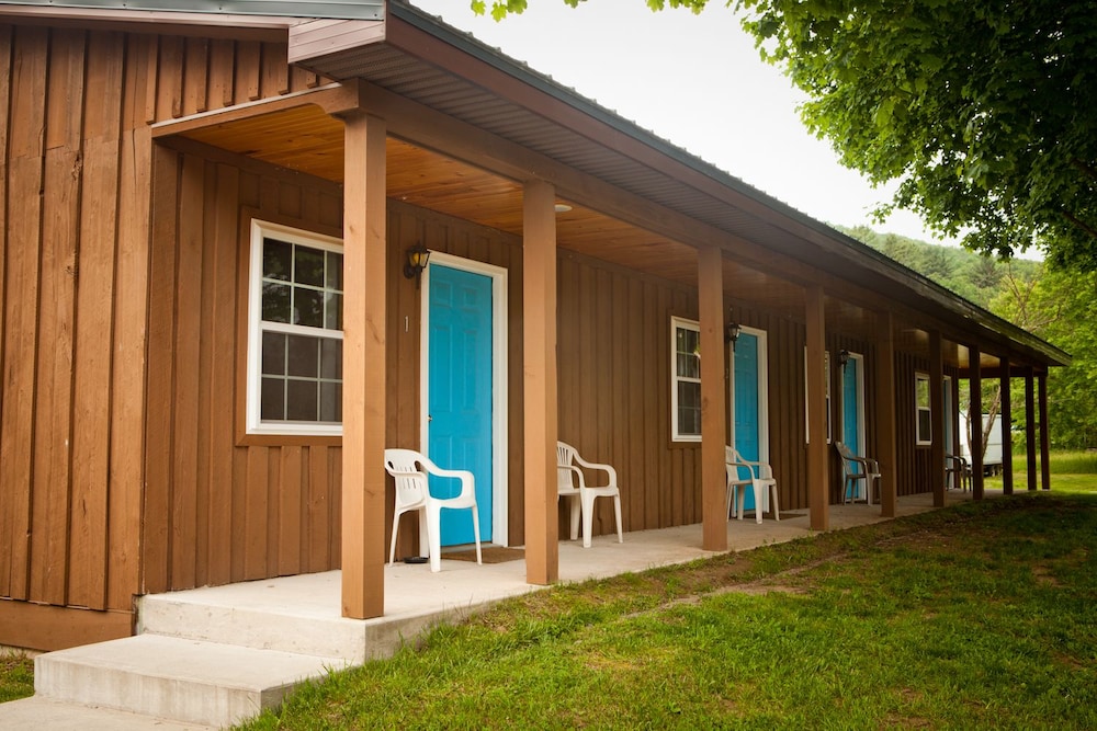 Blue Hill Lodge