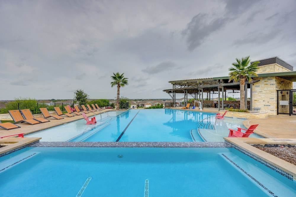 Pool Access: Family Home w/ Yard Near Lackland AFB
