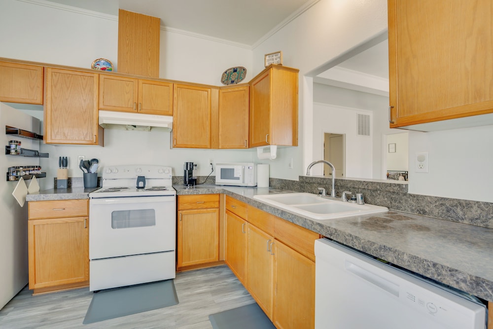 1 Mi to Main Street: Cozy Retreat in Portales