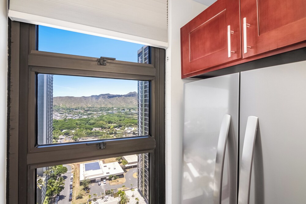 High Floor Ocean View Condo (King Bed and Parking): kitchen photo