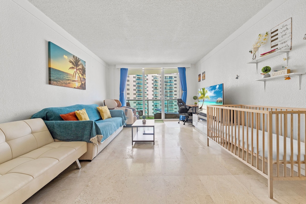 Beachfront Ocean View Balcony Pool Gym
