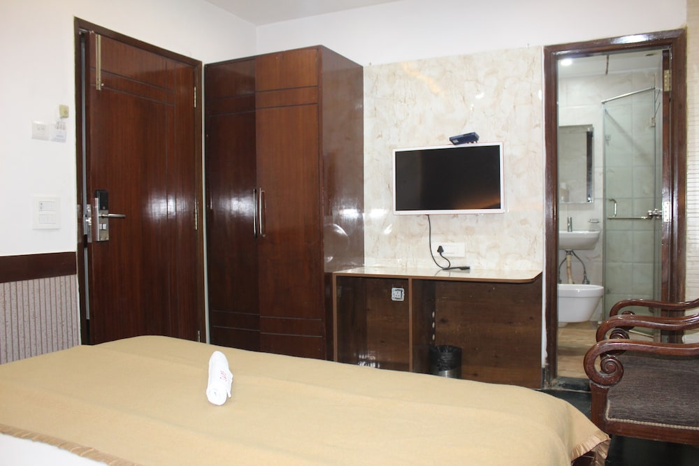 Flourish Inn Saket opposite Max Hospital
