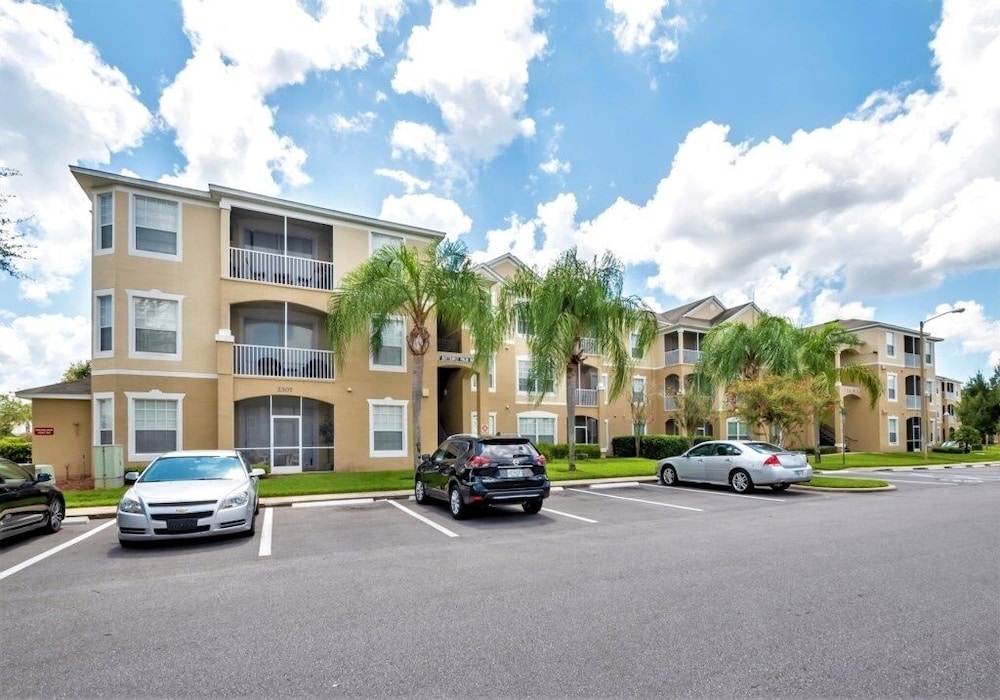 Windsor Palms 3 Bed Condo 2 Minutes Walk To Clubh 3 Bedroom Condo by Redawning - Image 1