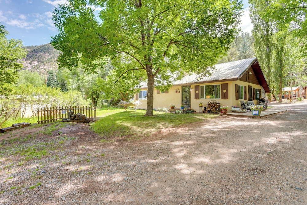 Hike On-site: Mountain-view Hideaway in Durango