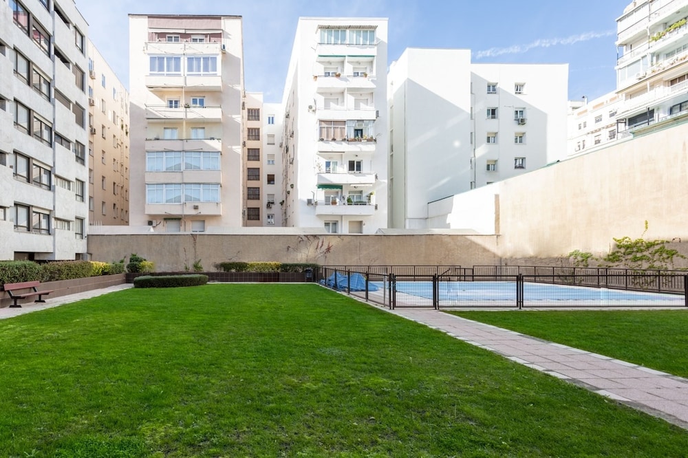 Movida - 2 Bedroom and Pool in Chamber