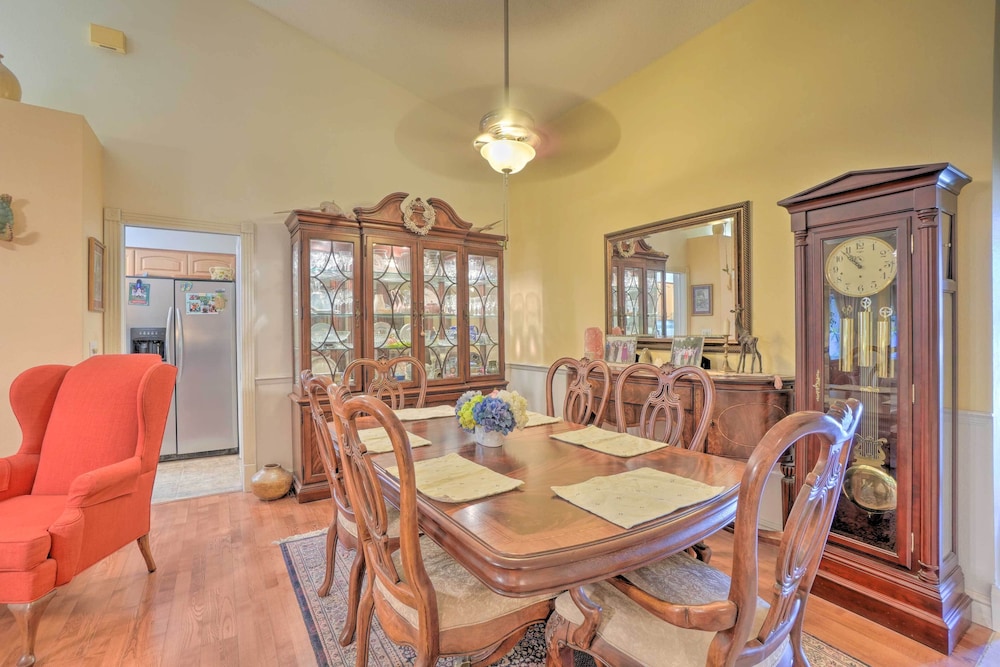 Tampa Home w/ Hot Tub ~ 15 Mi to Downtown!