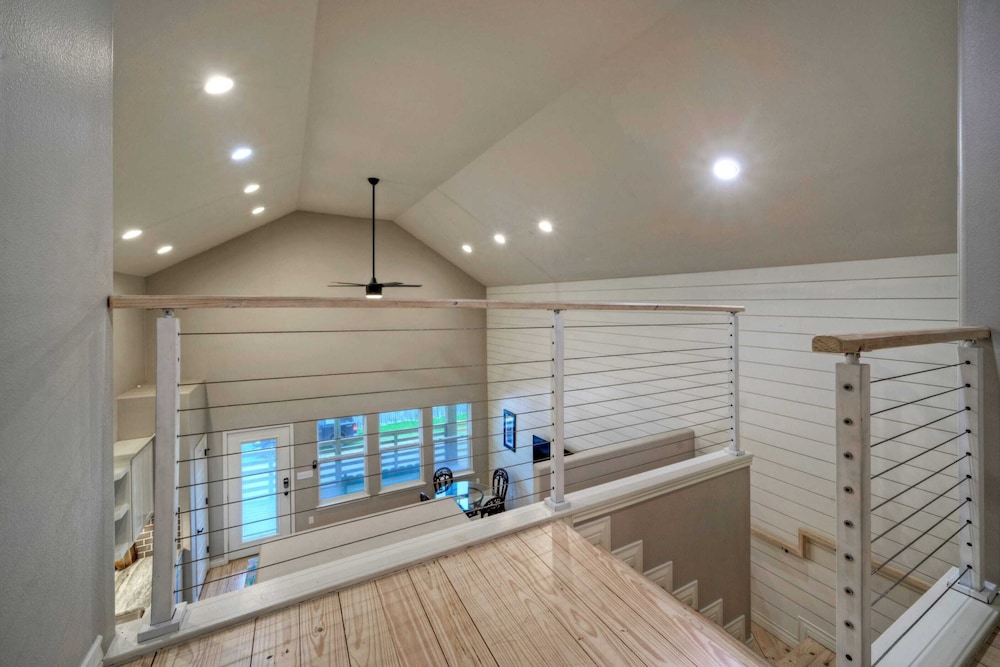 Sleeps 28 2 Homes w/ Boat Dock & Waterfront Pool Laguna Village Haven