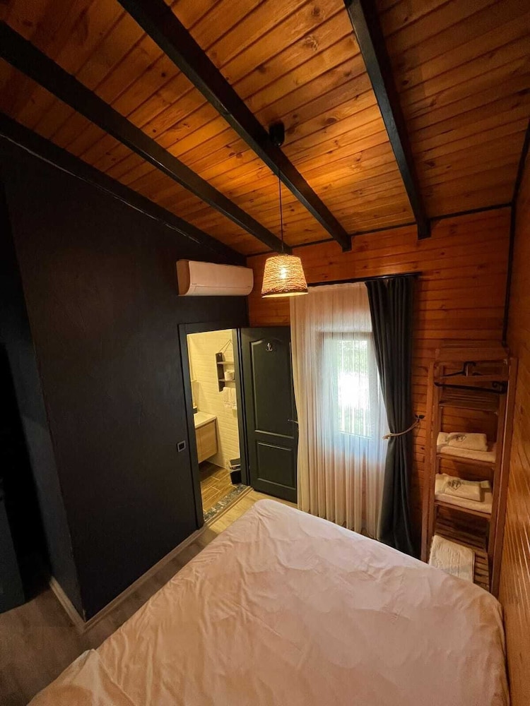 Sapanca Dereboyu Konakları