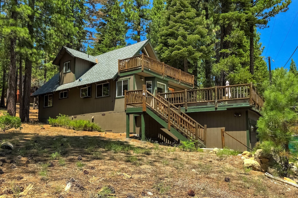 Bear Pause 4BR Large Deck & Balcony view 5