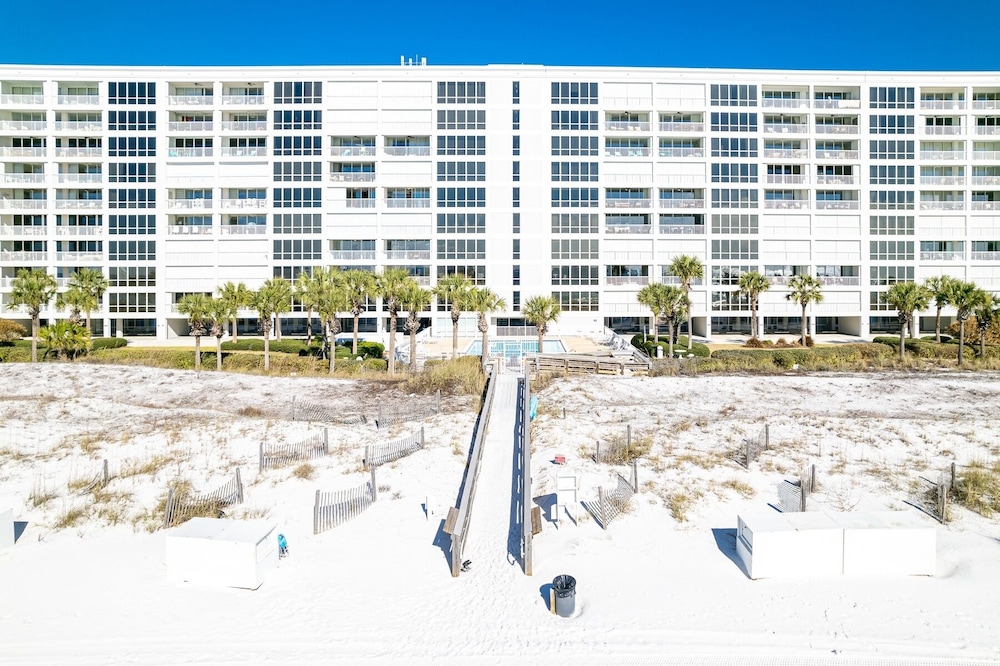 Oceania 407 3 Bedroom Condo by RedAwning