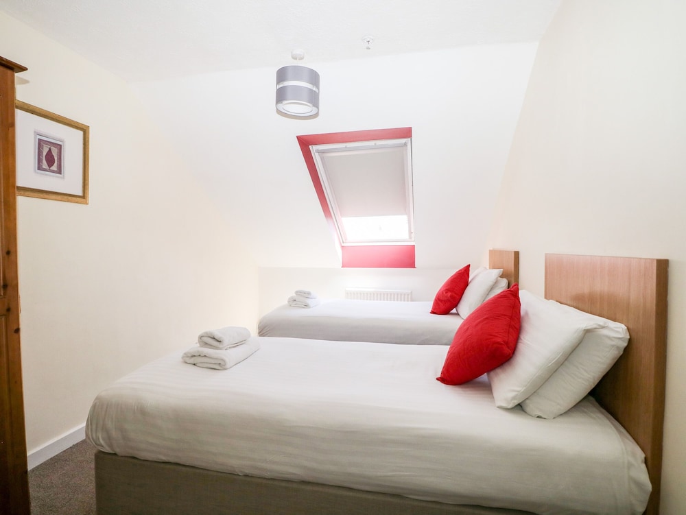 Flat 34 - Marine Court