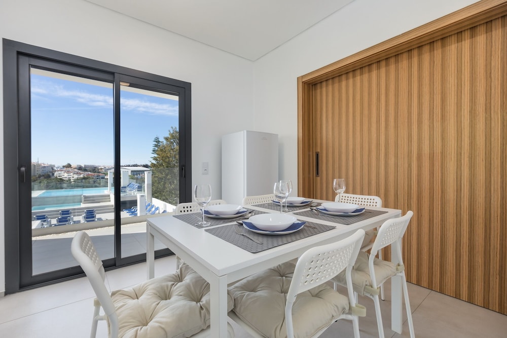 Correeira Luxury Residence T2 F - Albufeira, Pools, Wifi, Bbq, Beach view 5