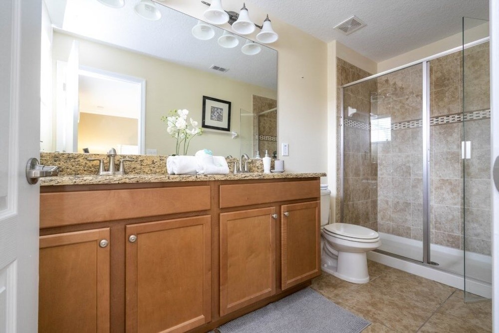 Family Pool Home Near Disney!! Modern Decor, Bbq ,resort W/ Tons Of Amenities! 6 Bedroom Home