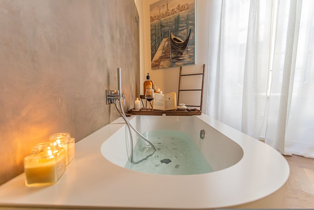 Rovelli 41 in Como With 2 Bedrooms and 3 Bathrooms
