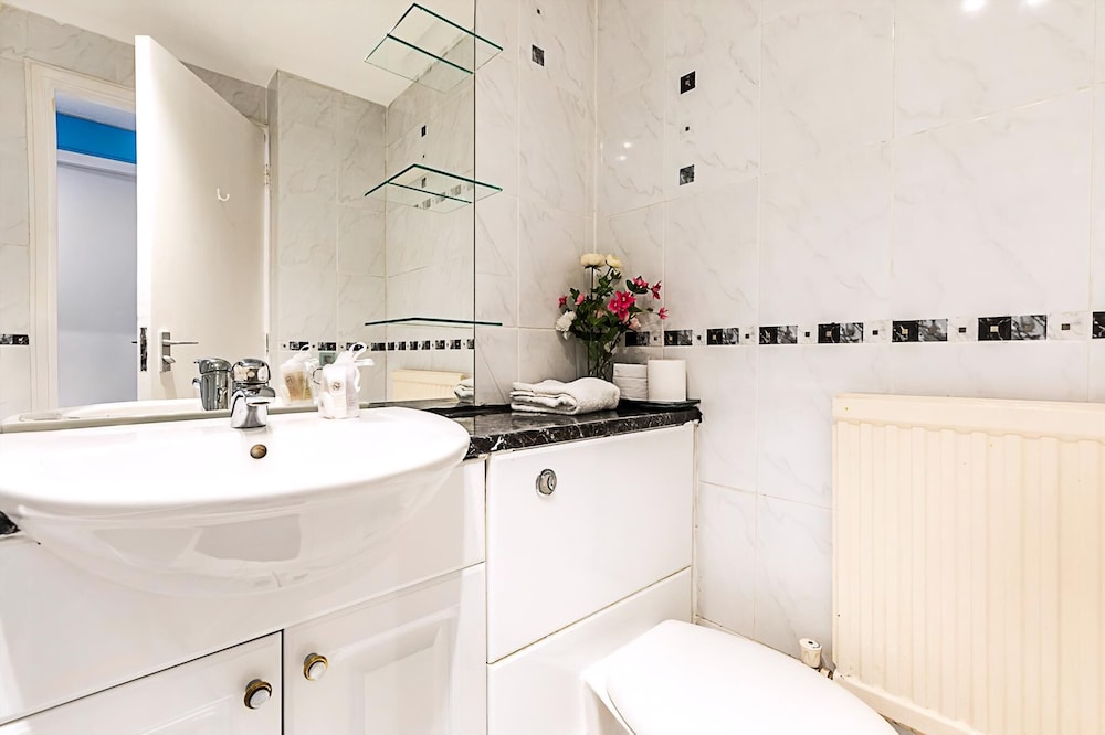 Chancery Lane Gem w/ Balcony and Lift