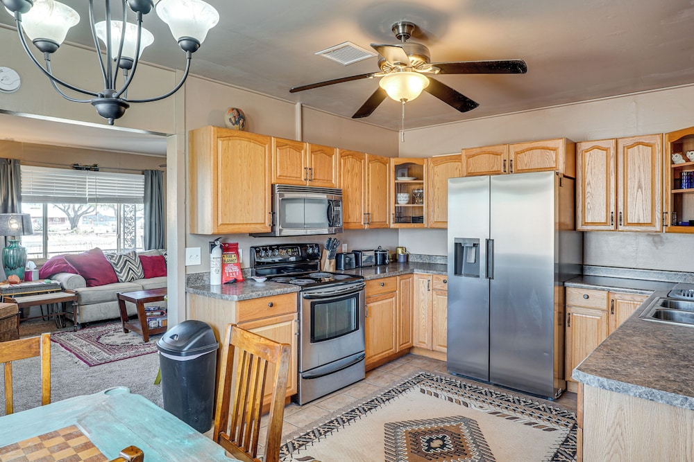Elfrida Home w/ Yard & Fire Pit: 14 Mi to Wineries