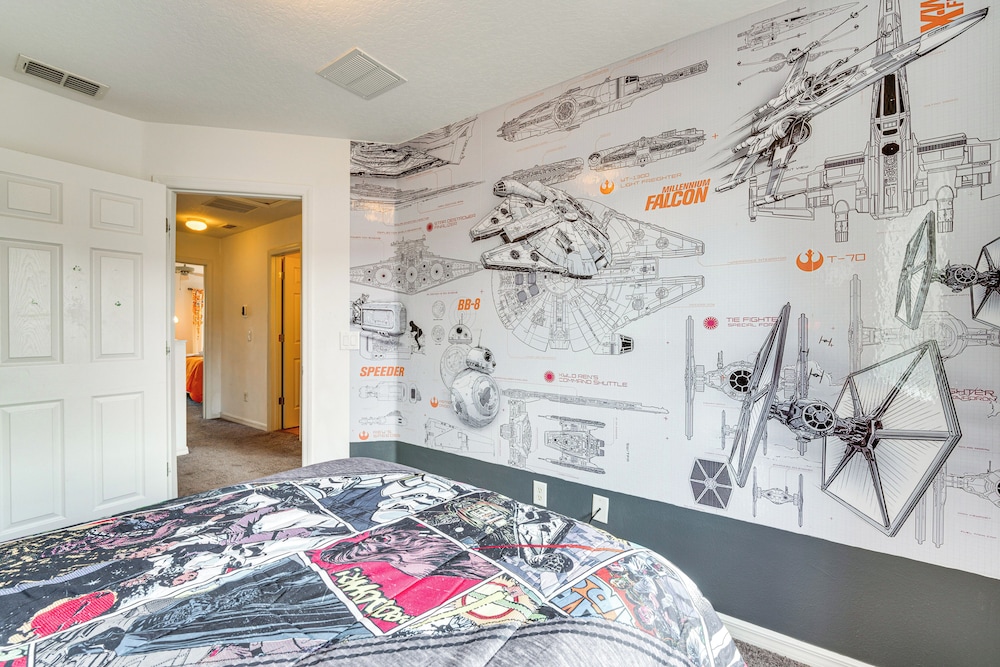 10 Mi to Wdw: Gated Townhome w/ Themed Rooms!