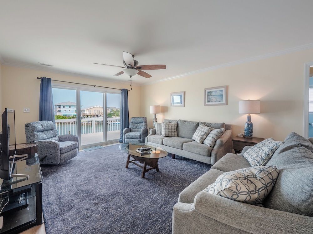 Bear's Den by Topsail Realty