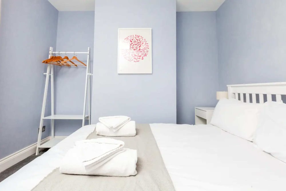 Modern and Stylish 2 Bedroom House in Brighton view 5