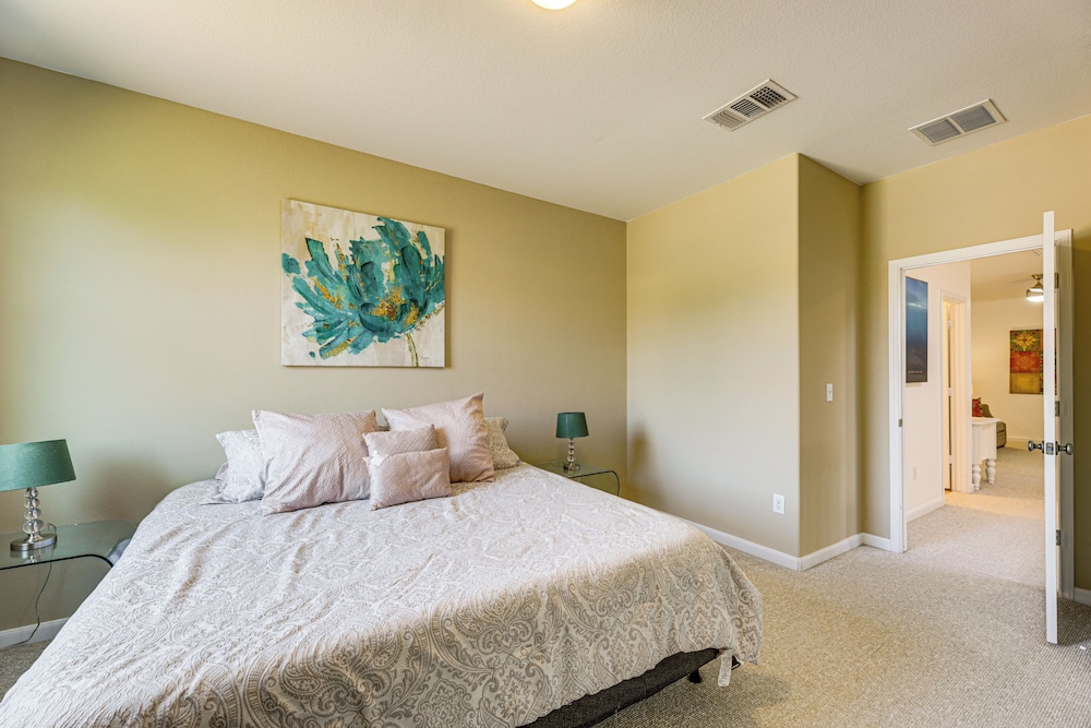 5 Mi to Lake Travis: Pet-friendly Home w/ Yard!
