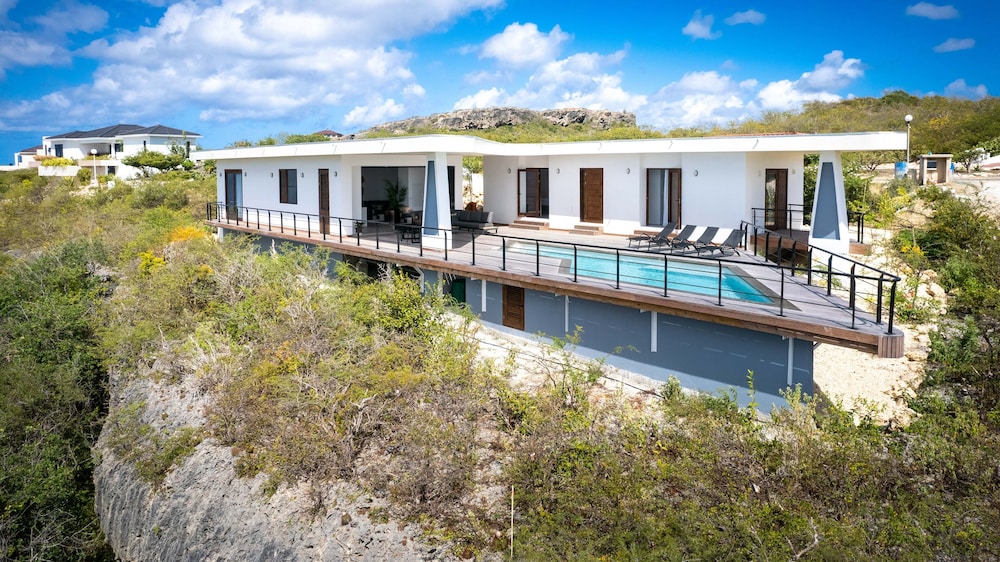 Coral Estate Holidays
