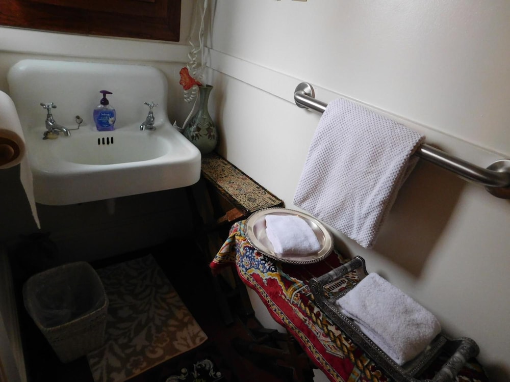 Cliff Crest Bed & Breakfast