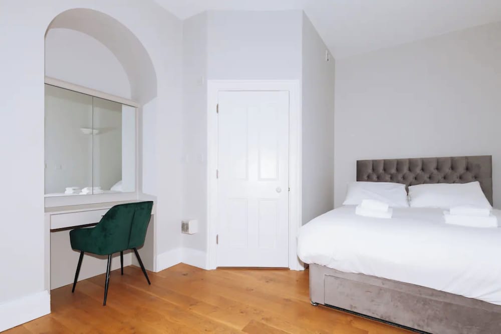 Chic & Characteristic 2BD House - Irishtown