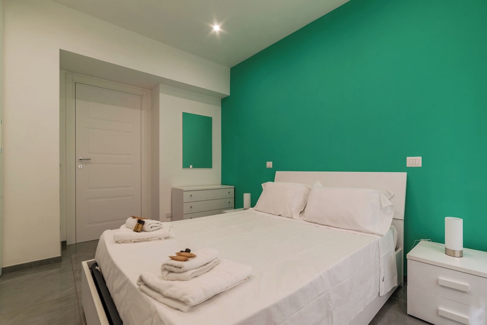 JOIVY Delightful 3-bed Flat with Balcony