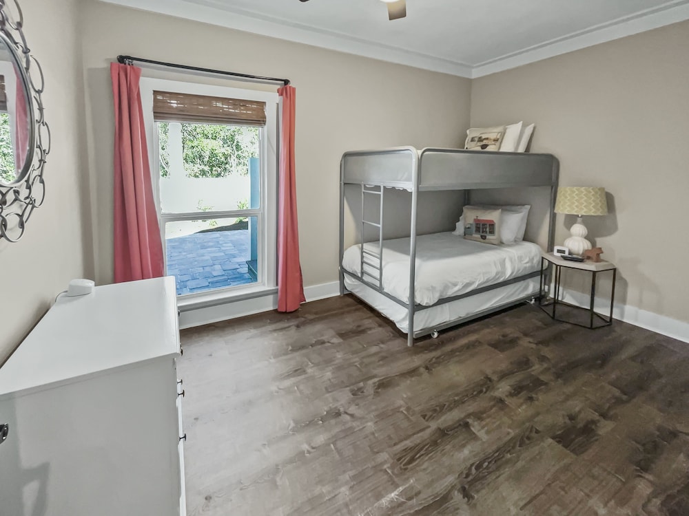 Pinewood Cottage 2 Bedroom Home by RedAwning view 5
