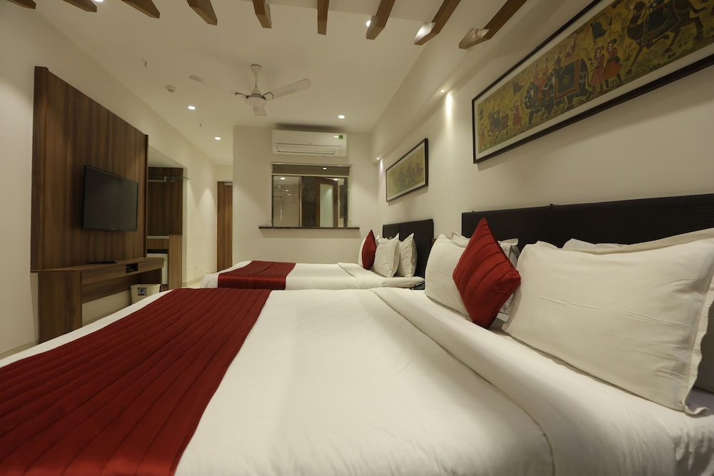Hotel Shreeji Vatika-Airport Road