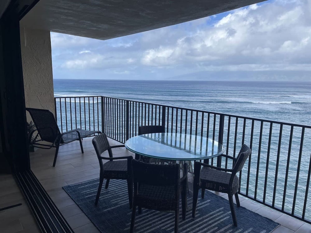 Luxurious Oceanfront 20-foot Panoramic Ocean View