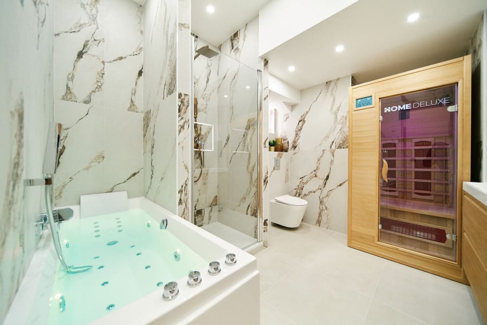 Lavie Maison Chic Sauna Hot Tub