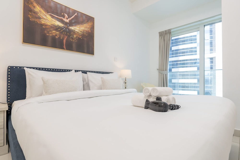 Marina Views and a 3 Bedroom Apartment in Dubai Marina