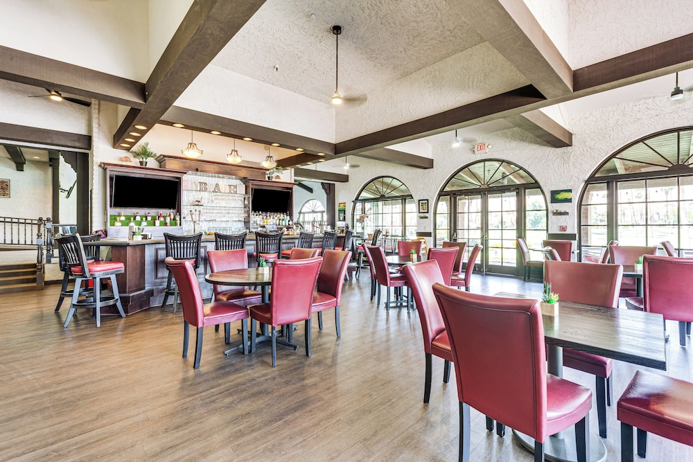 1 Mi to Shops on El Paseo: Condo w/ Pool Access!