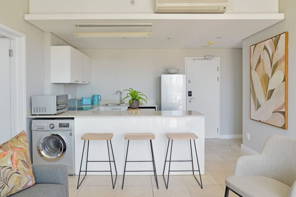 Modern 1-bed V A Waterfront Canal Harbor Views