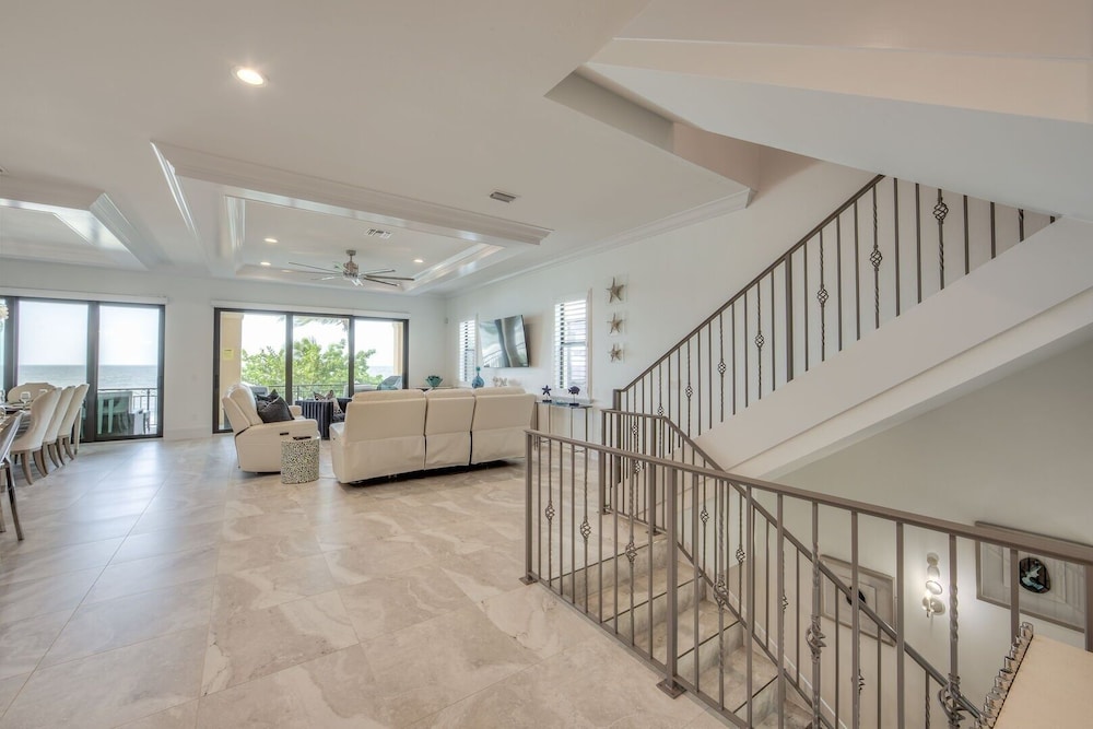 3552/3554 Big Kahuna Oasis: 10br, Pools & Beach Access 10 Bedroom Home