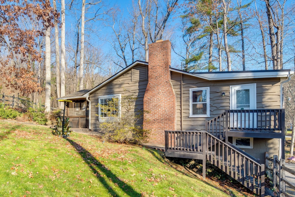 Hike, Sip & Explore! Blue Ridge Mtn Cabin w/ Porch