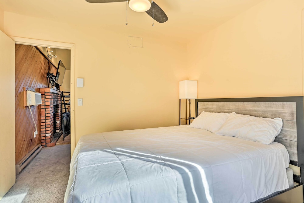 Cozy House: Surrounded by Community Lakes! view 5