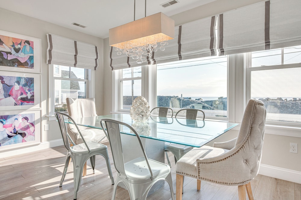 Walk to Rye Harbor State Park: Home w/ Ocean Views